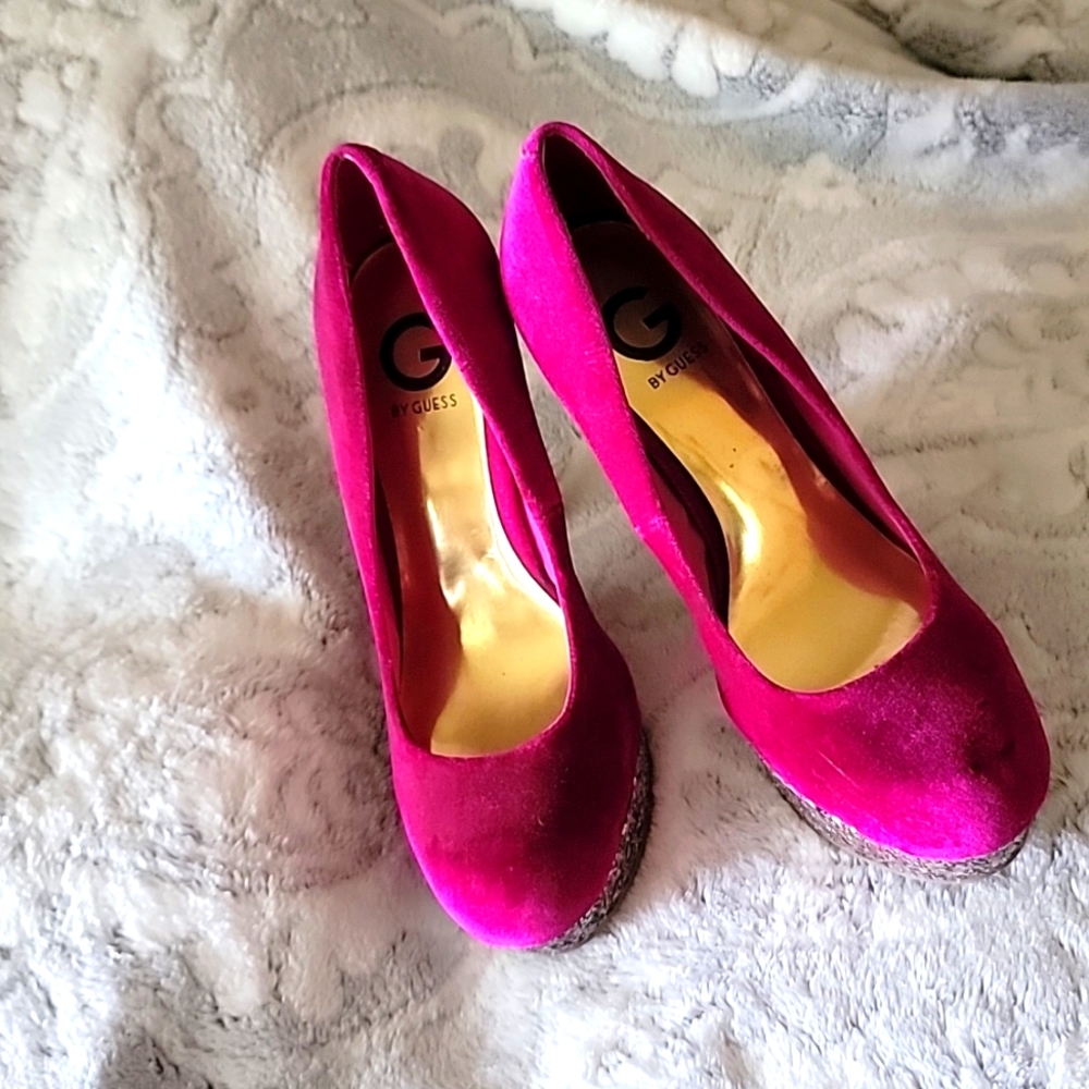 G by Guess 9 velvet like glitter platform heels